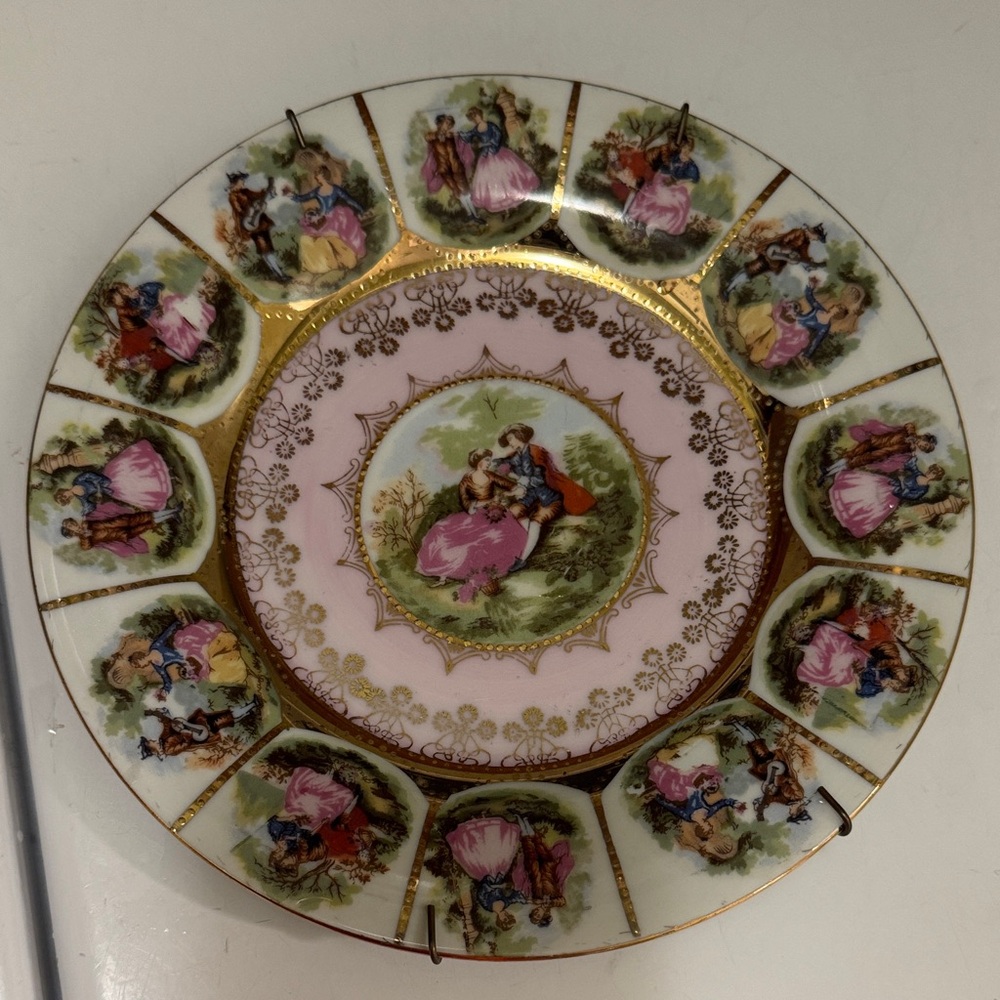 Vintage Saji fine China plate